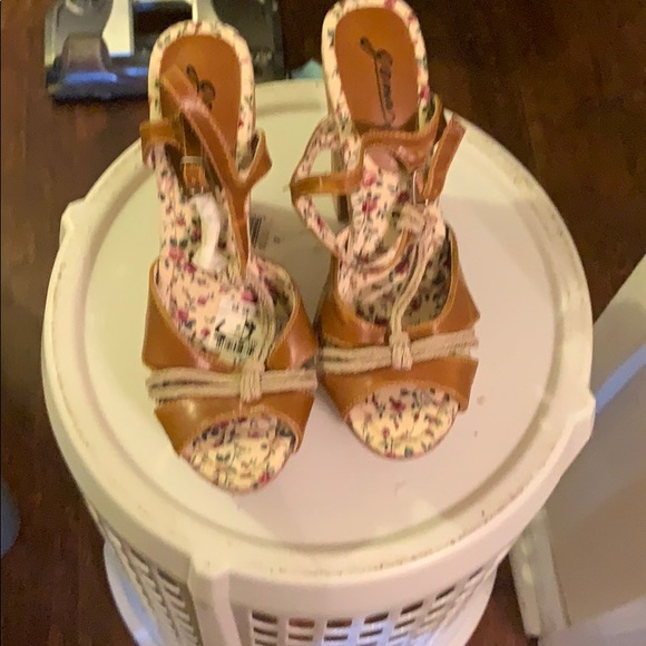 Shoes - Picture 10 of 12